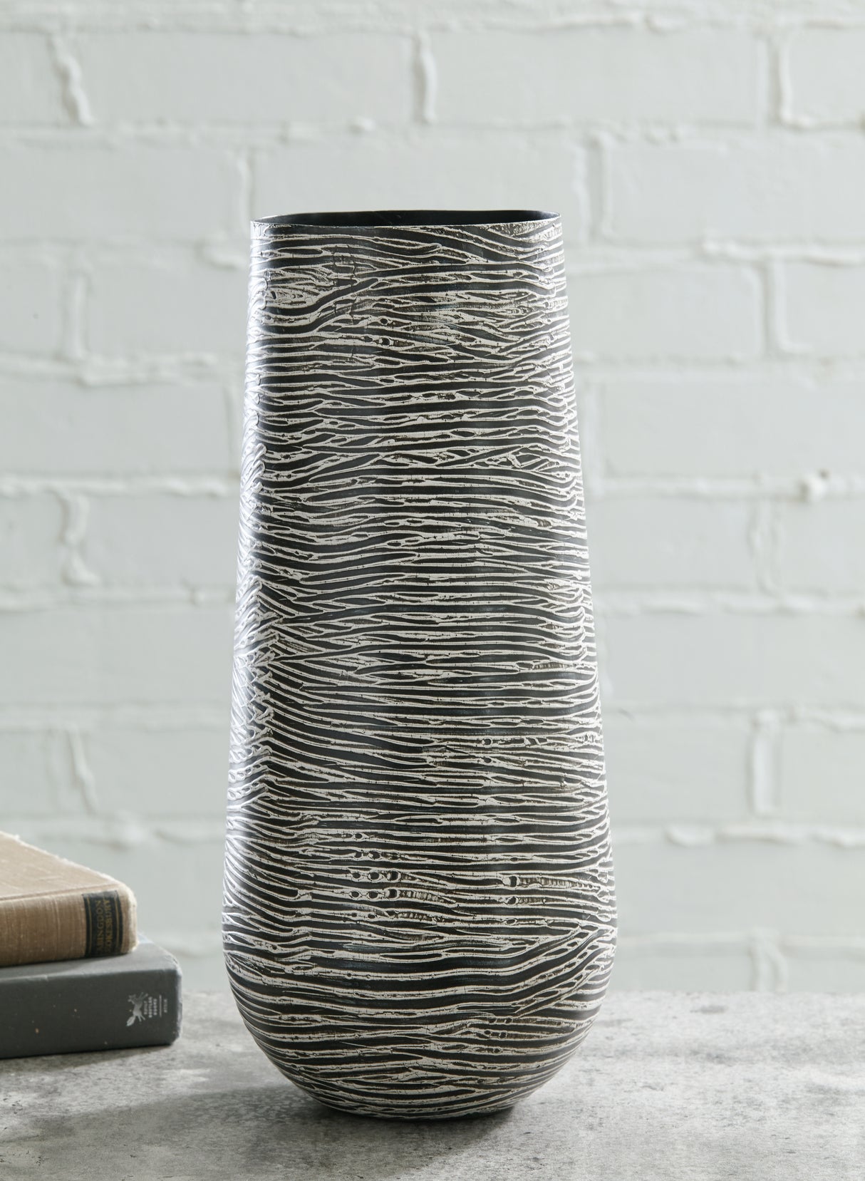 Furniture City Houma - Ashley Furniture - Fynn Vase - Vase / Antique Gray - A2000515