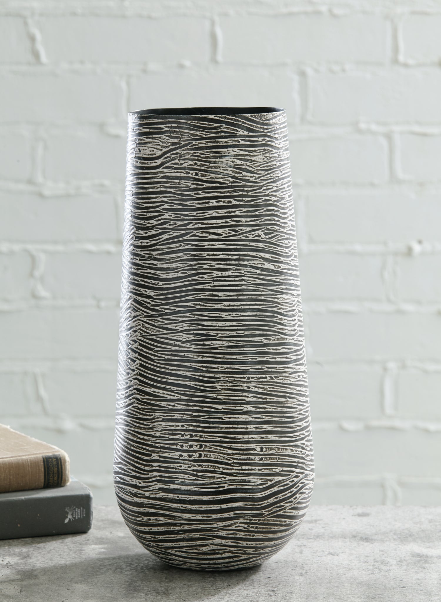 Furniture City Houma - Ashley Furniture - Fynn Vase - Vase / Antique Gray - A2000515