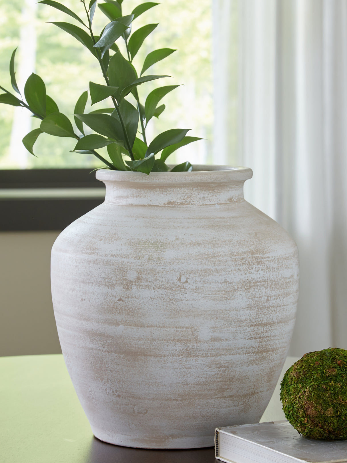 Furniture City Houma - Ashley Furniture - Meadie Vase - Vase / Distressed White - A2000788