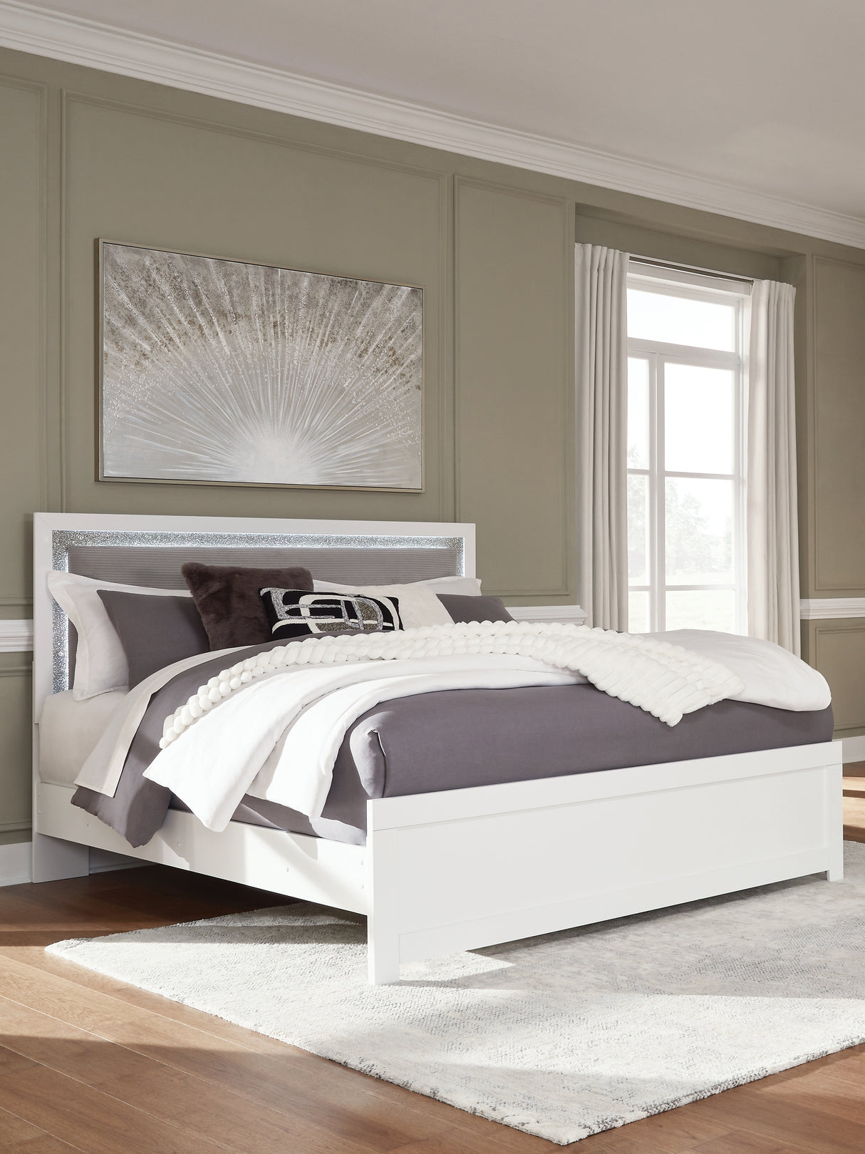 Maeling King Upholstered Panel Bed