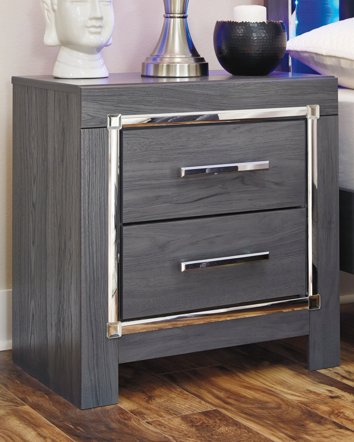 Lodanna King/Cal King Panel Headboard, Dresser and Nightstand