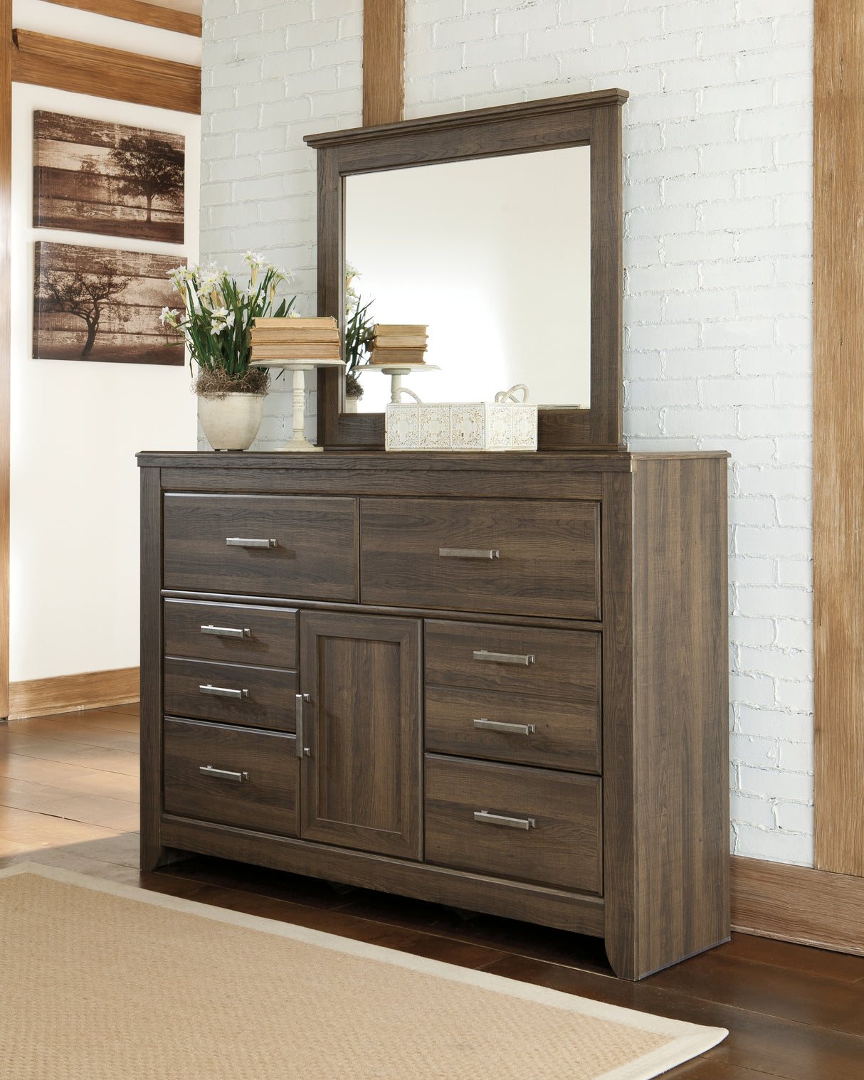 Juararo Queen Poster Bed, Dresser and Mirror