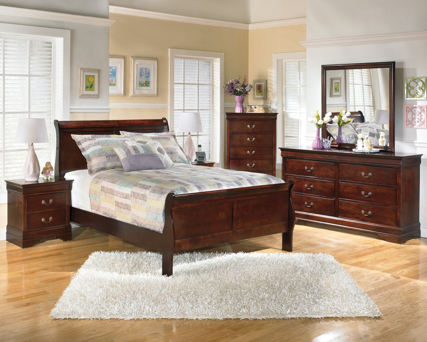 Alisdair Queen Sleigh Bed, Dresser and Chest
