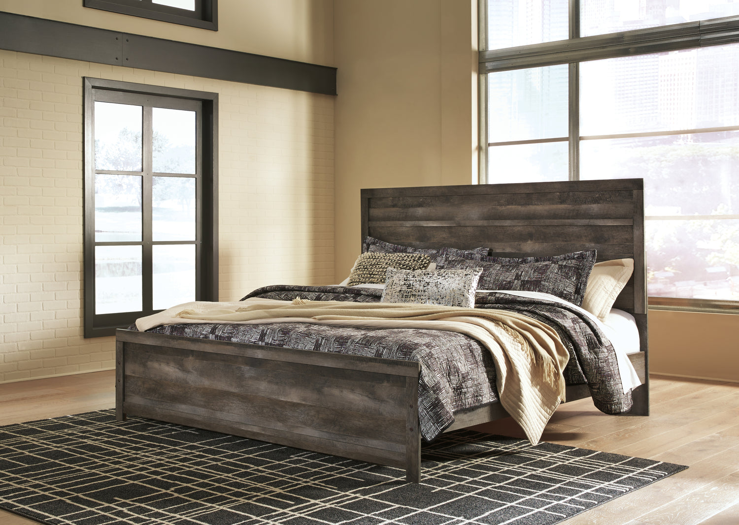 Wynnlow King Panel Bed and 2 Nightstands