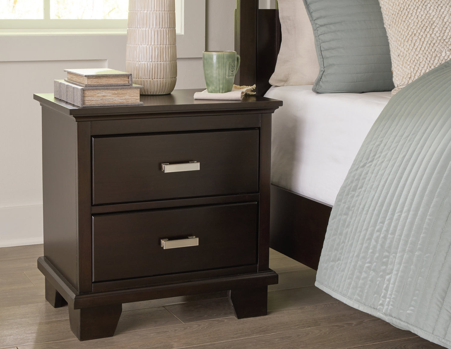 Covetown Queen Panel Bed and Nightstand