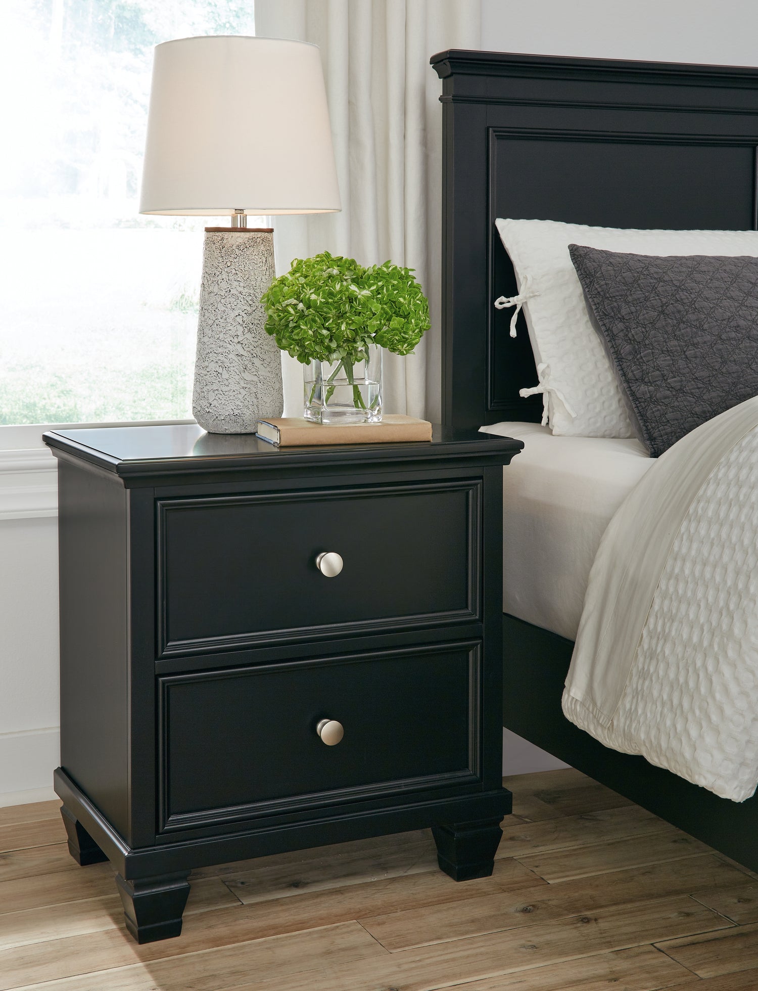 Lanolee King Panel Bed, Dresser, Mirror and 2 Nightstands