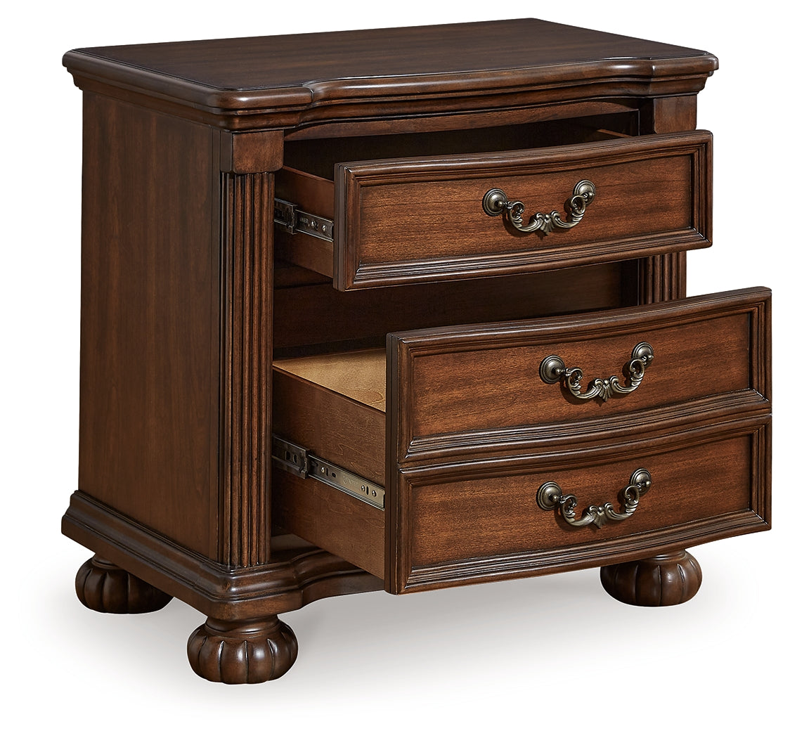 Lavinton Queen Poster Bed, Dresser, Mirror, Chest and Nightstand