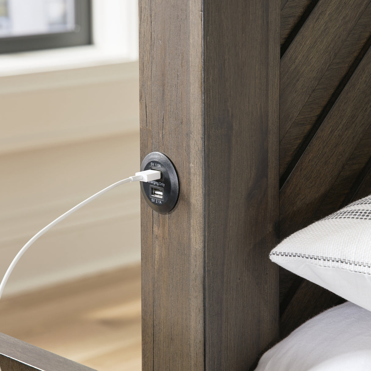 Arkenton King Panel Bed