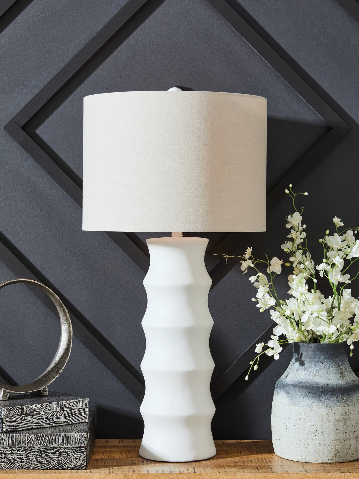 Furniture City Houma - Ashley Furniture - Veraleigh Table Lamp - Poly Table Lamp (1/CN) - L235854