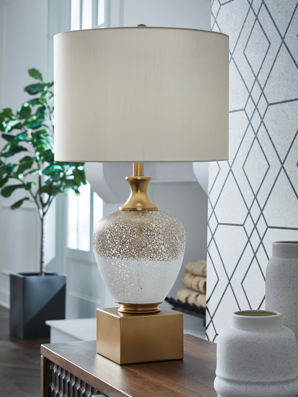 Furniture City Houma - Ashley Furniture - Tavisburg Table Lamp - Glass Table Lamp (1/CN) - L430894