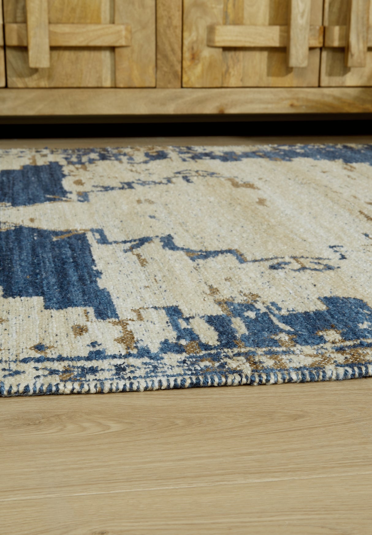 Varnler 5' x 7' Rug