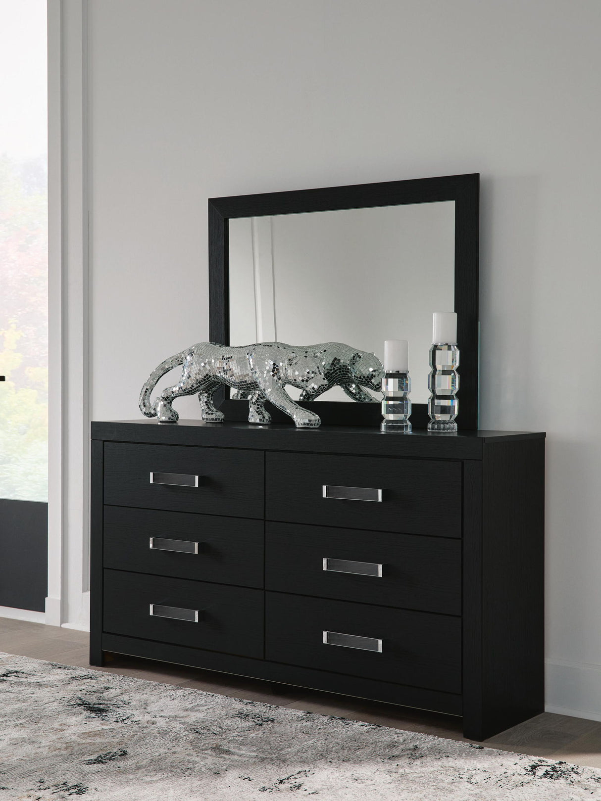 Maeling - Six Drawer Dresser