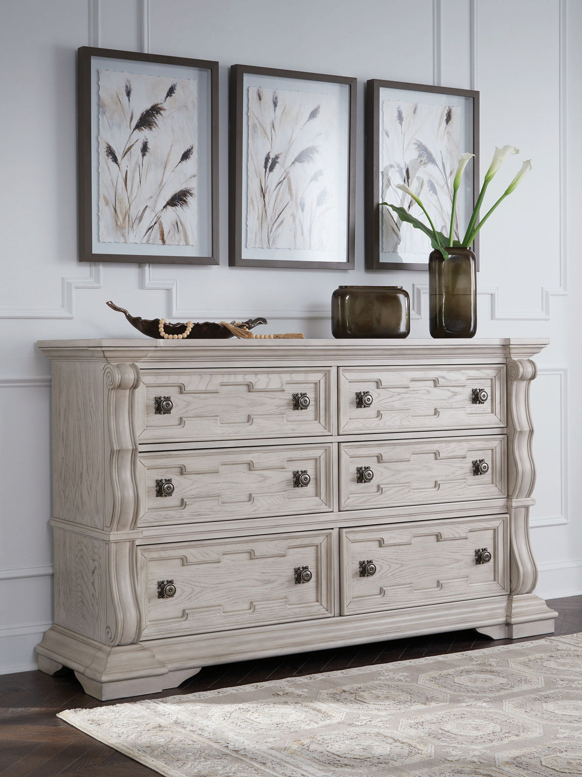 Bruchandi - Dresser