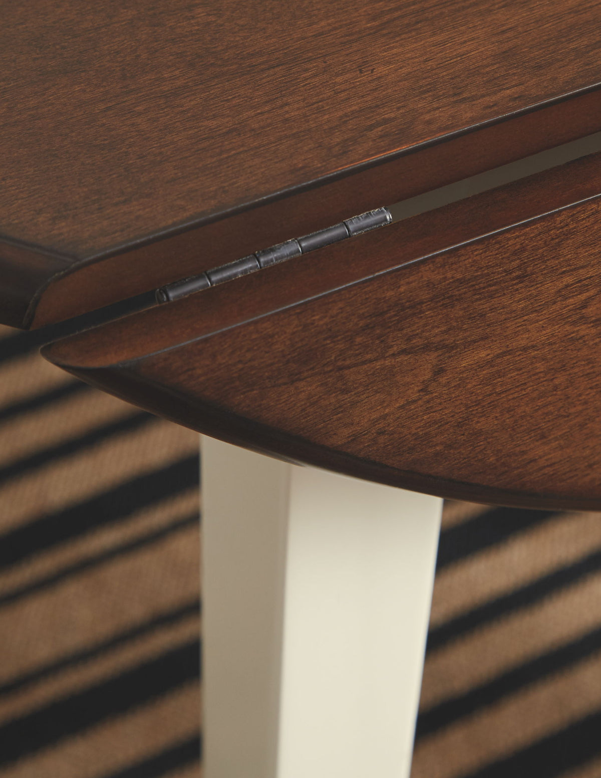 Woodanville - Round DRM Drop Leaf Table - Cream / Brown