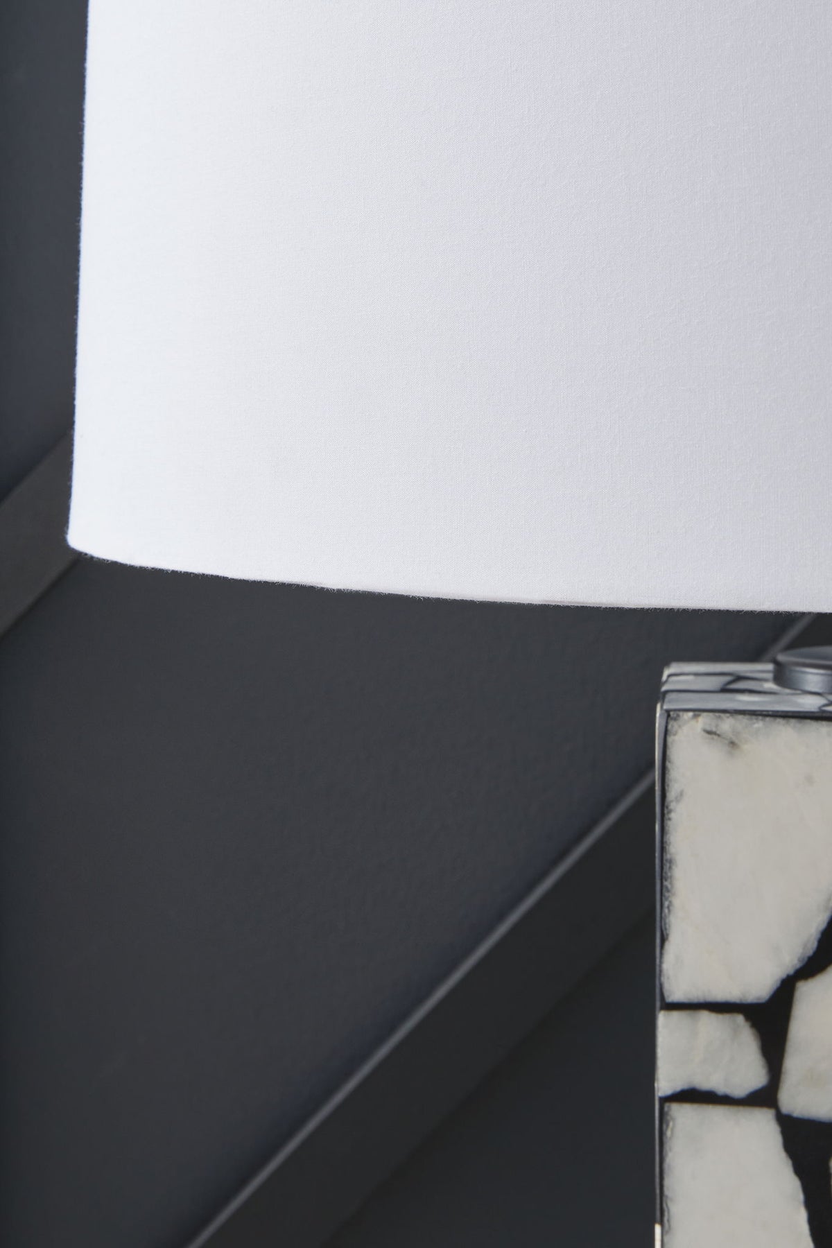 Macaria - Marble Table Lamp - White / Black