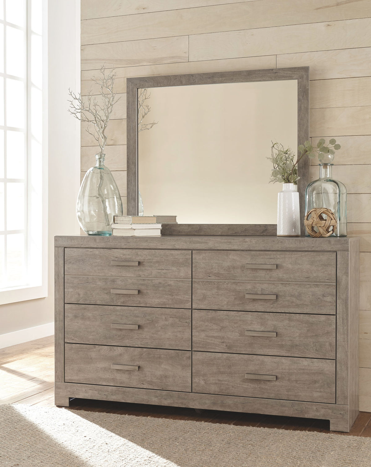 Culverbach - 5 Pc. - Dresser, Mirror, Queen Upholstered Bed, 2 Nightstands - Gray