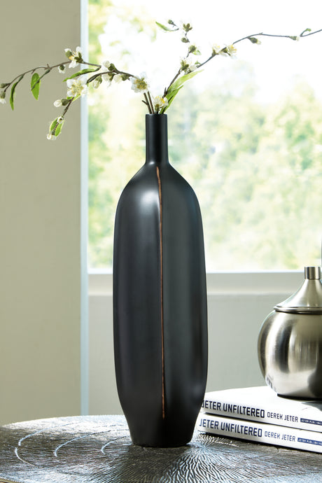 Furniture City Houma - Ashley Furniture - Rhaveney Vase - Vase (3/CS) / Black - A2000552