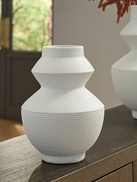 Furniture City Houma - Ashley Furniture - Naveen Vase - Vase / White - A2000870