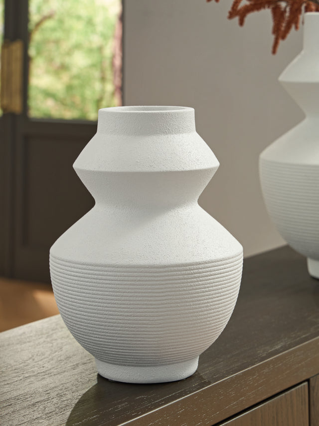 Furniture City Houma - Ashley Furniture - Naveen Vase - Vase / White - A2000870