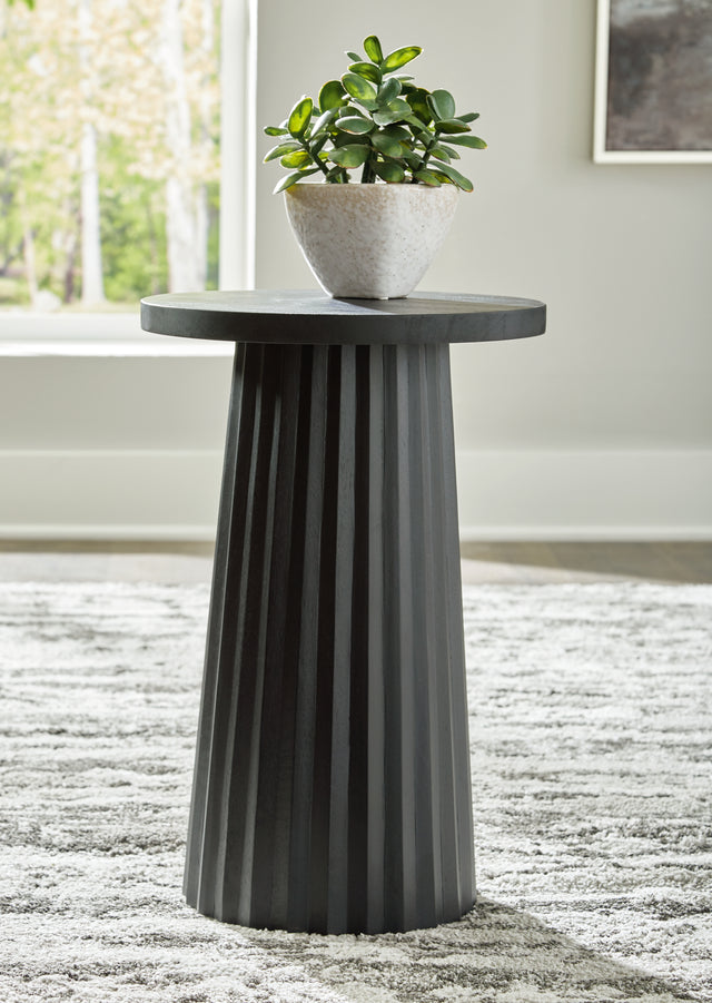 Furniture City Houma - Ashley Furniture - Ceilby Accent Table - Accent Table - A4000603