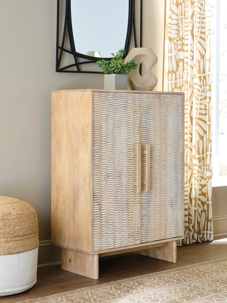 Furniture City Houma - Ashley Furniture - Dallinbury Accent Cabinet - Accent Cabinet / Natural/White Wash - A4000696