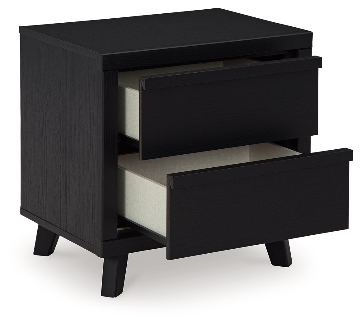 Danziar Queen Panel Bed