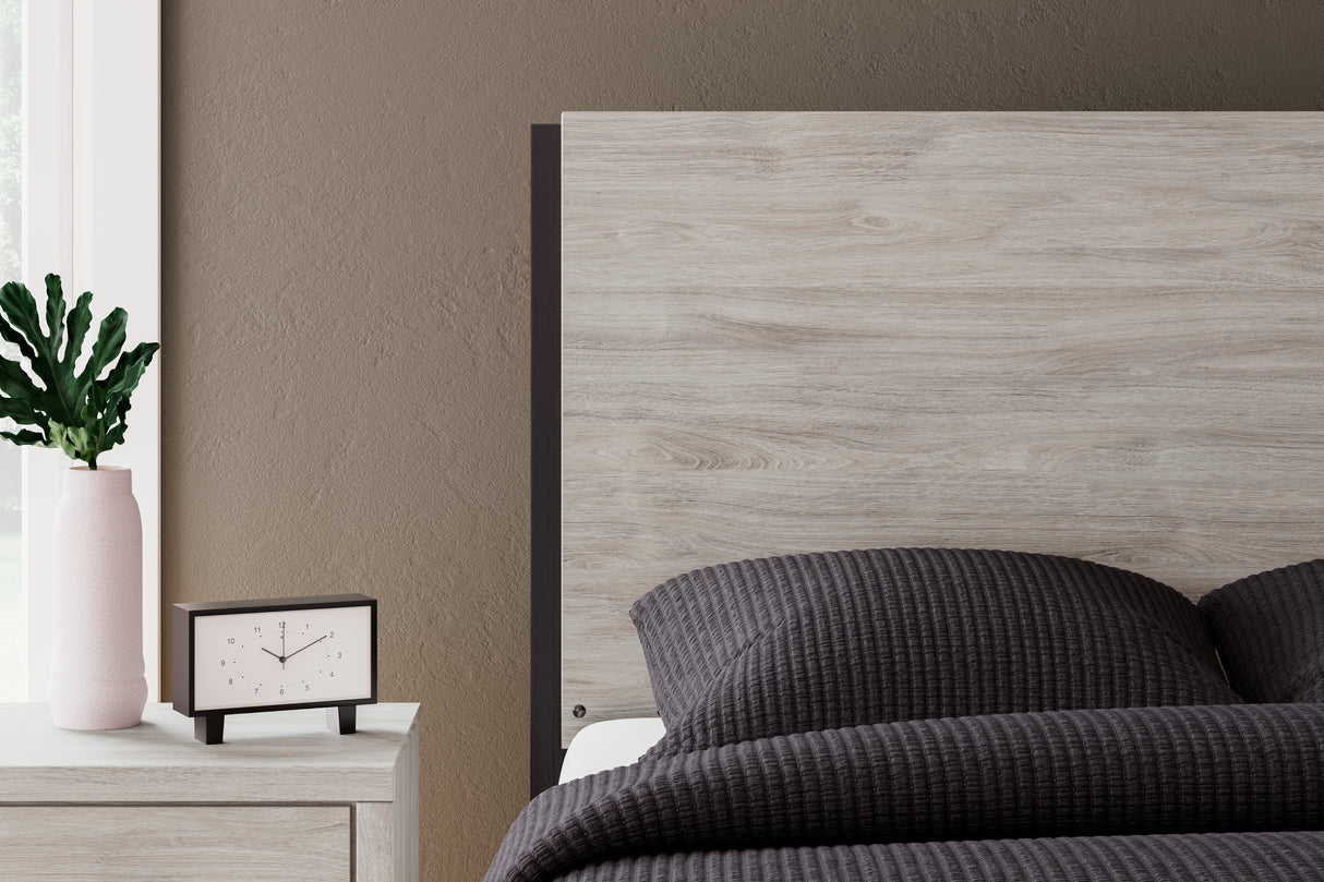 Vessalli Queen Panel Bed