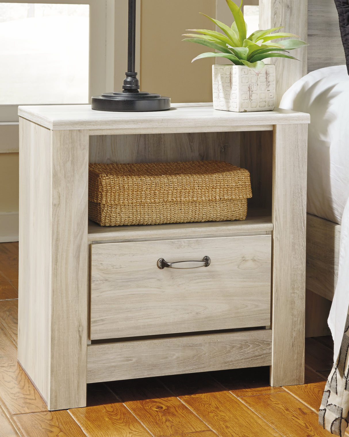 Bellaby King Panel Bed