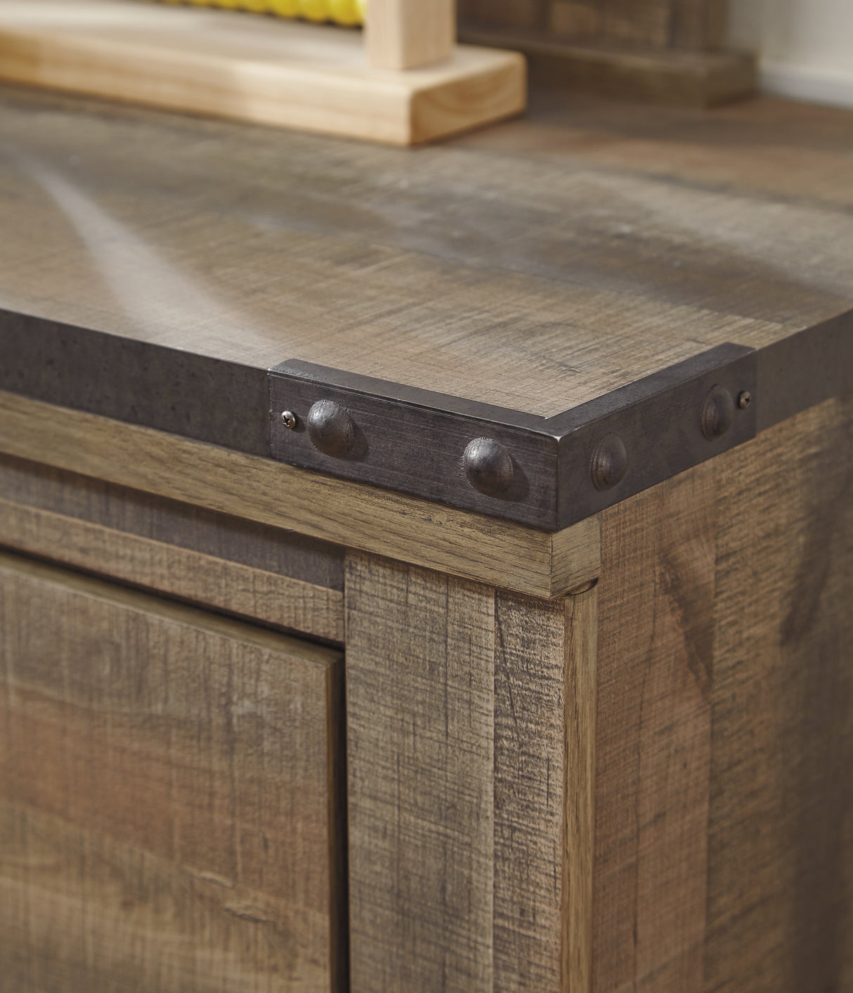Trinell Queen Panel Bed