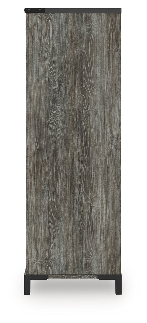 Frandern Queen Panel Bed, Dresser, Mirror, Chest and 2 Nightstands