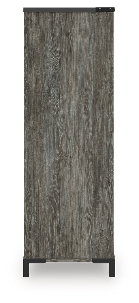 Frandern Queen Panel Bed, Dresser, Mirror, Chest and 2 Nightstands