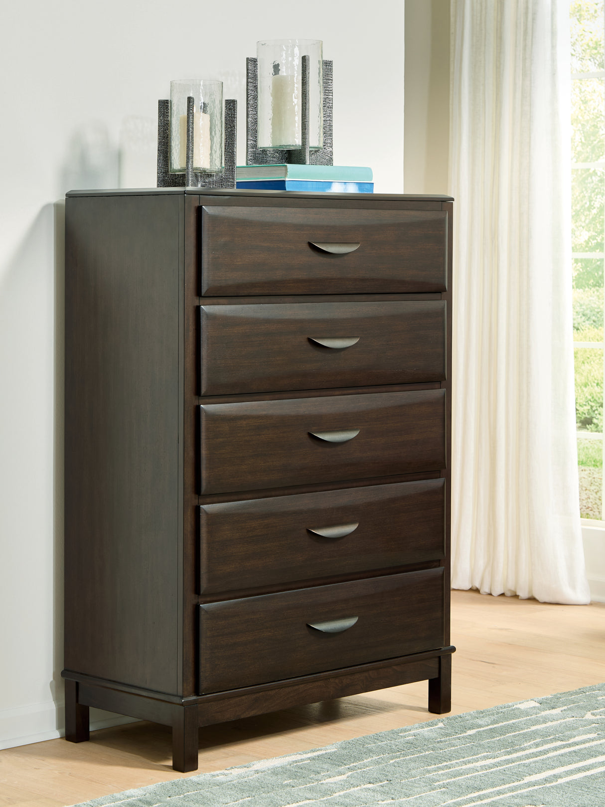 Furniture City Houma - Ashley Furniture - Vanmore Bedroom - Five Drawer Chest / Dark Brown - B479-46