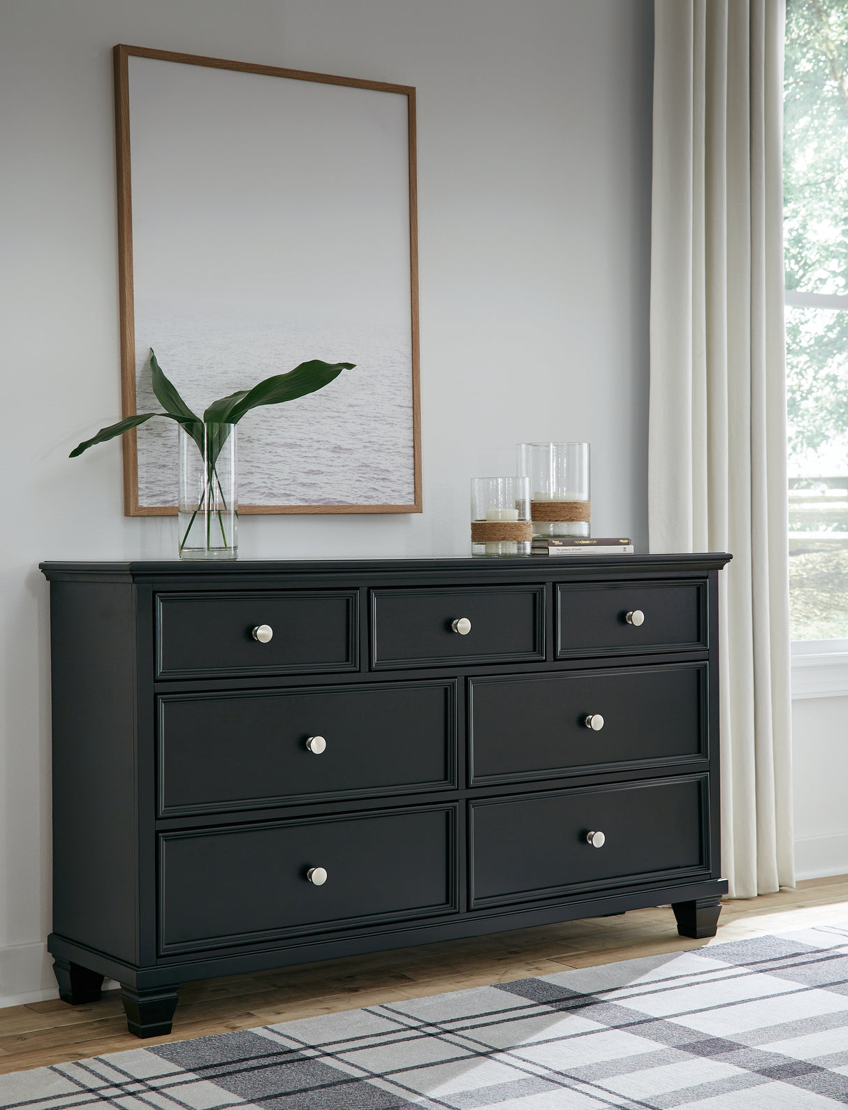 Lanolee California King Panel Bed, Dresser, Chest and 2 Nightstands