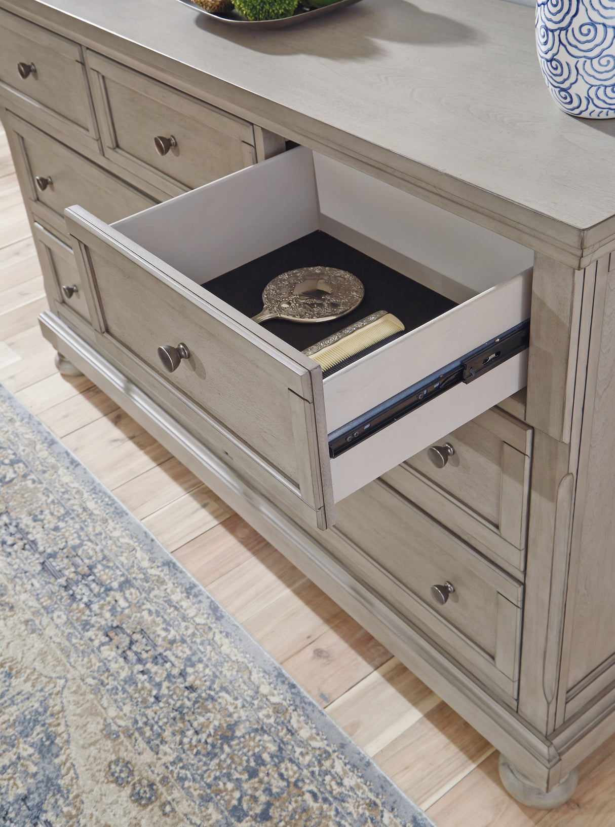 Lettner Queen Panel Bed