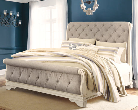Furniture City Houma - Ashley Furniture - Realyn Queen Sleigh Bed - Queen Sleigh Bed - B743B4