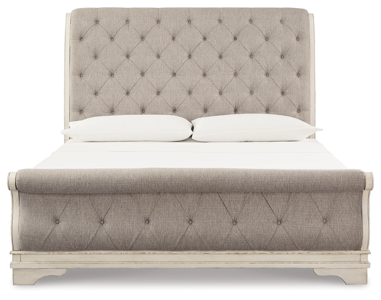 Realyn King Sleigh Bed