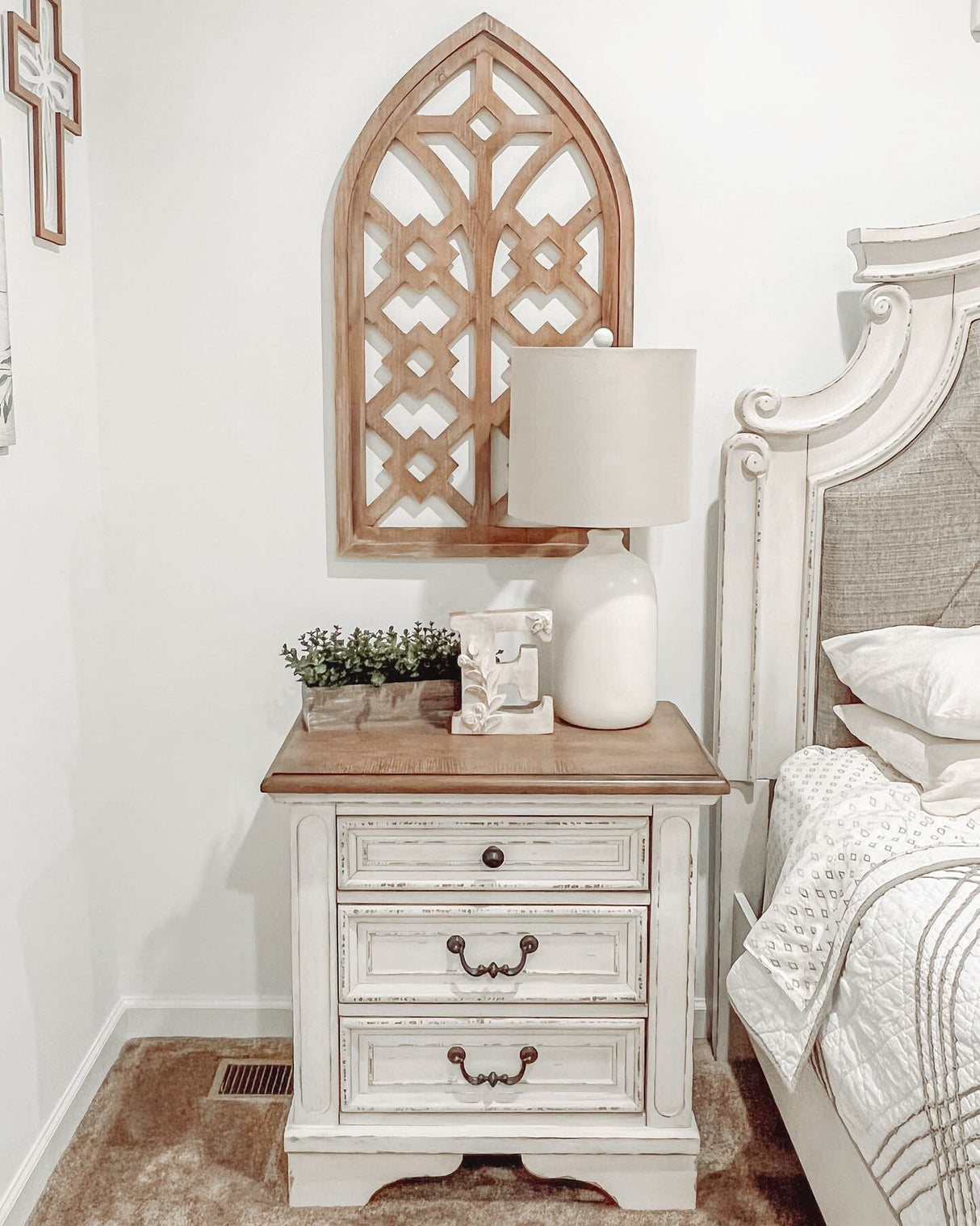 Realyn King Sleigh Bed