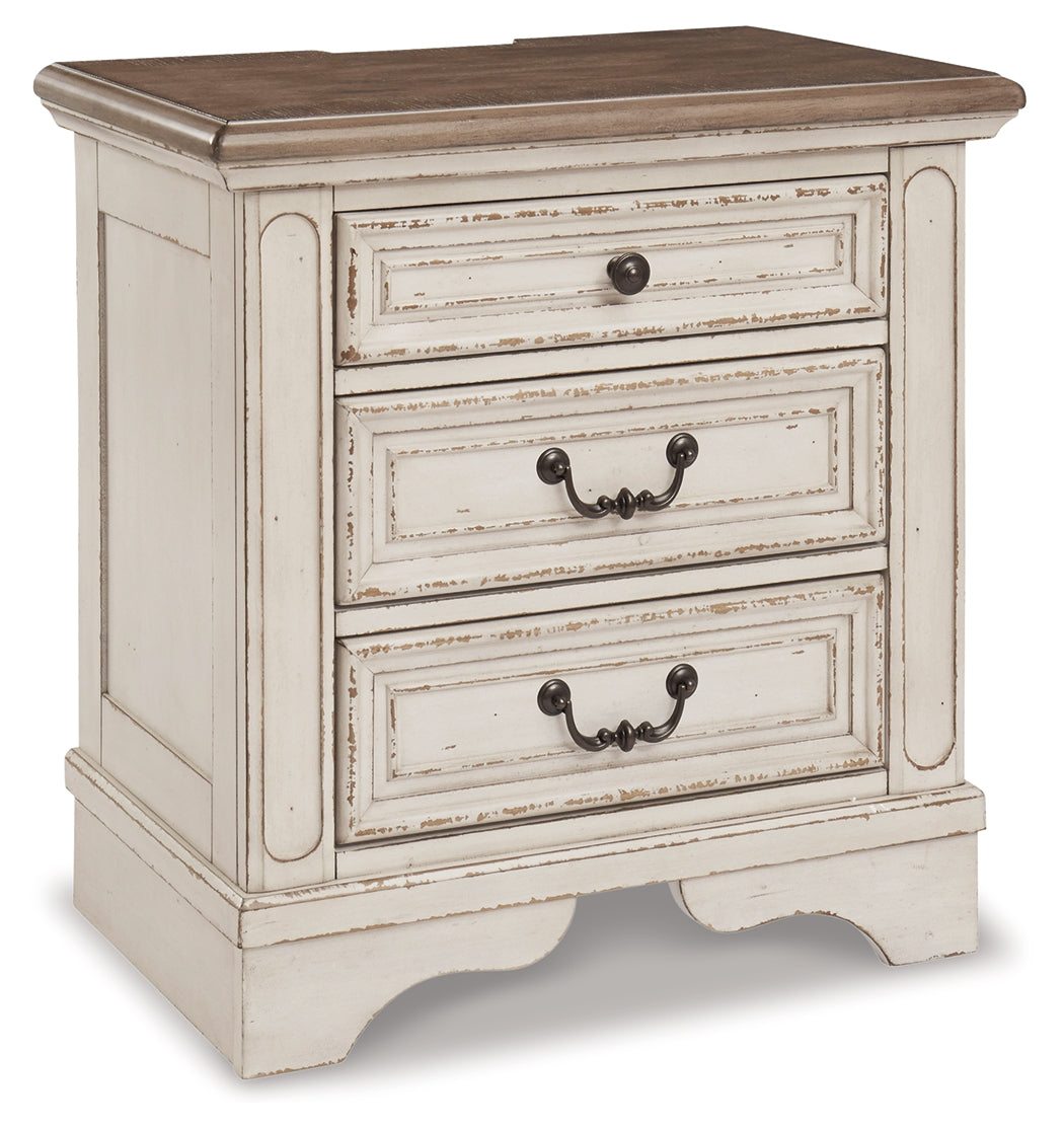 Realyn Queen Upholstered Panel Bed