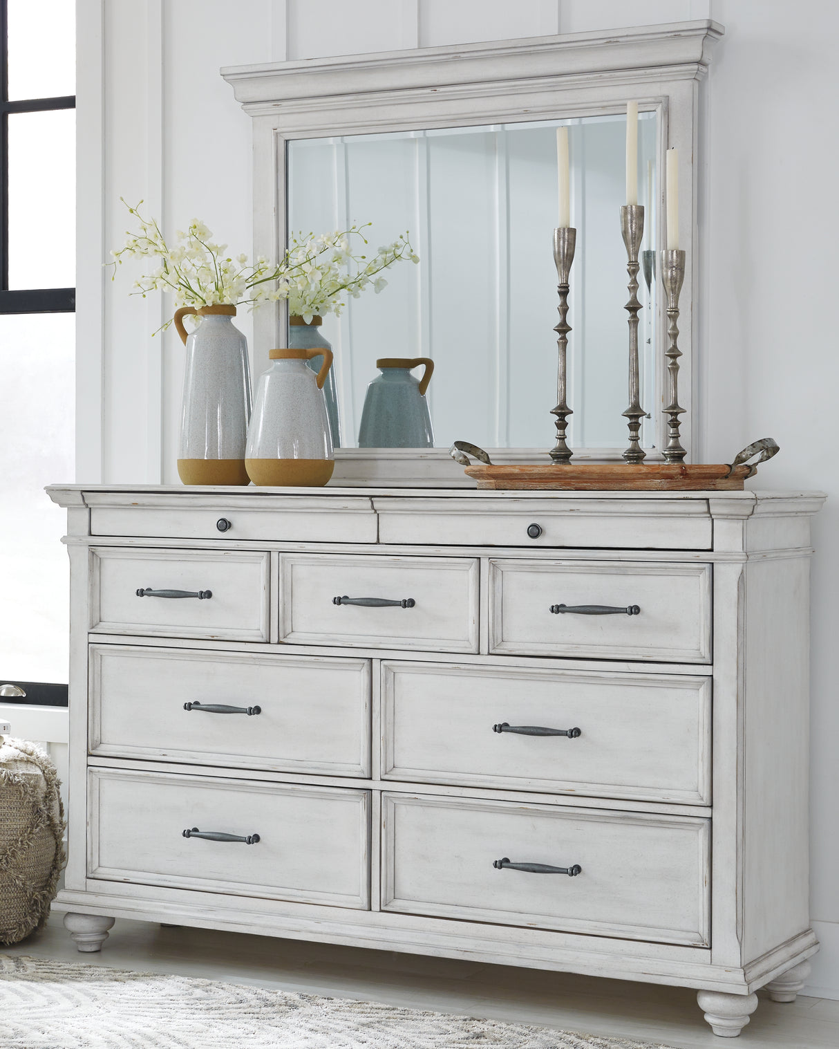 Kanwyn Queen Panel Bed