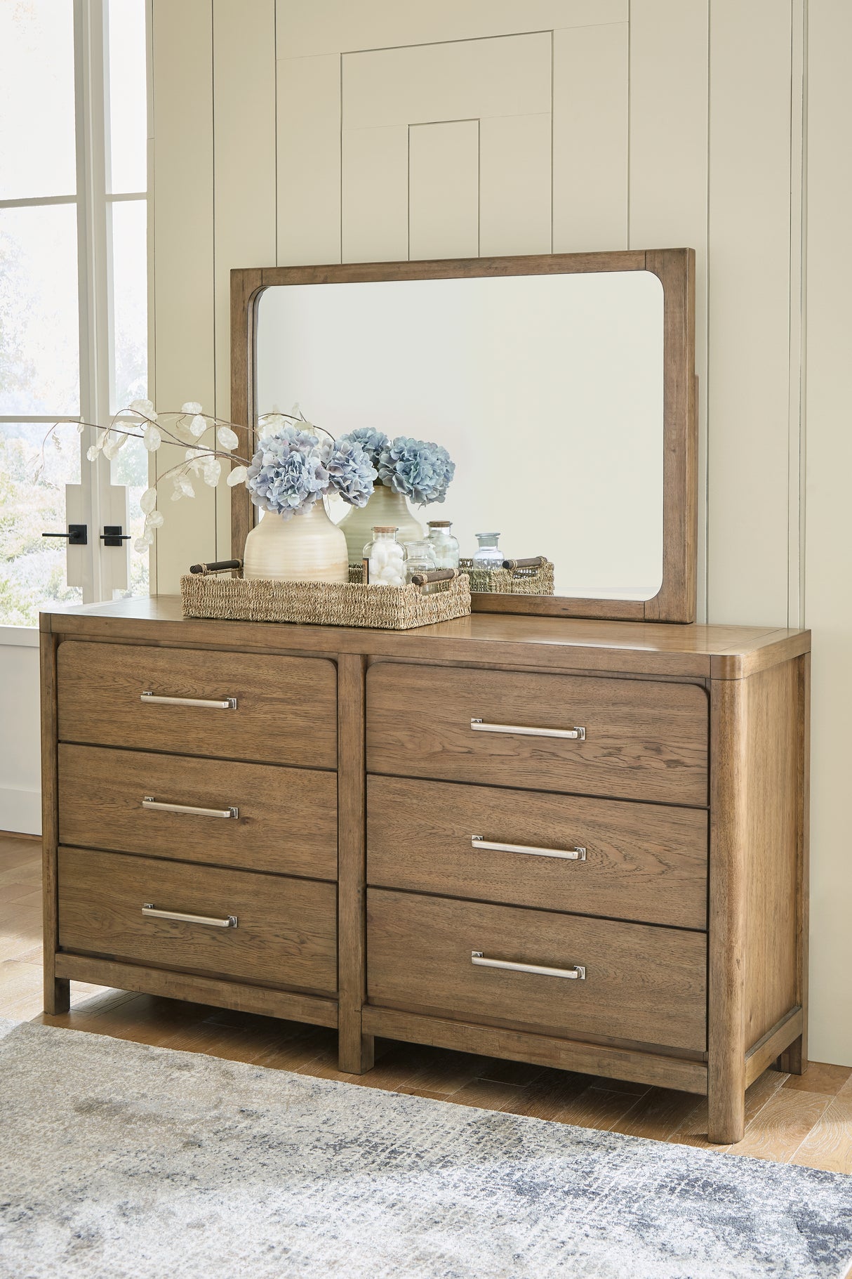 Cabalynn Queen Upholstered Bed