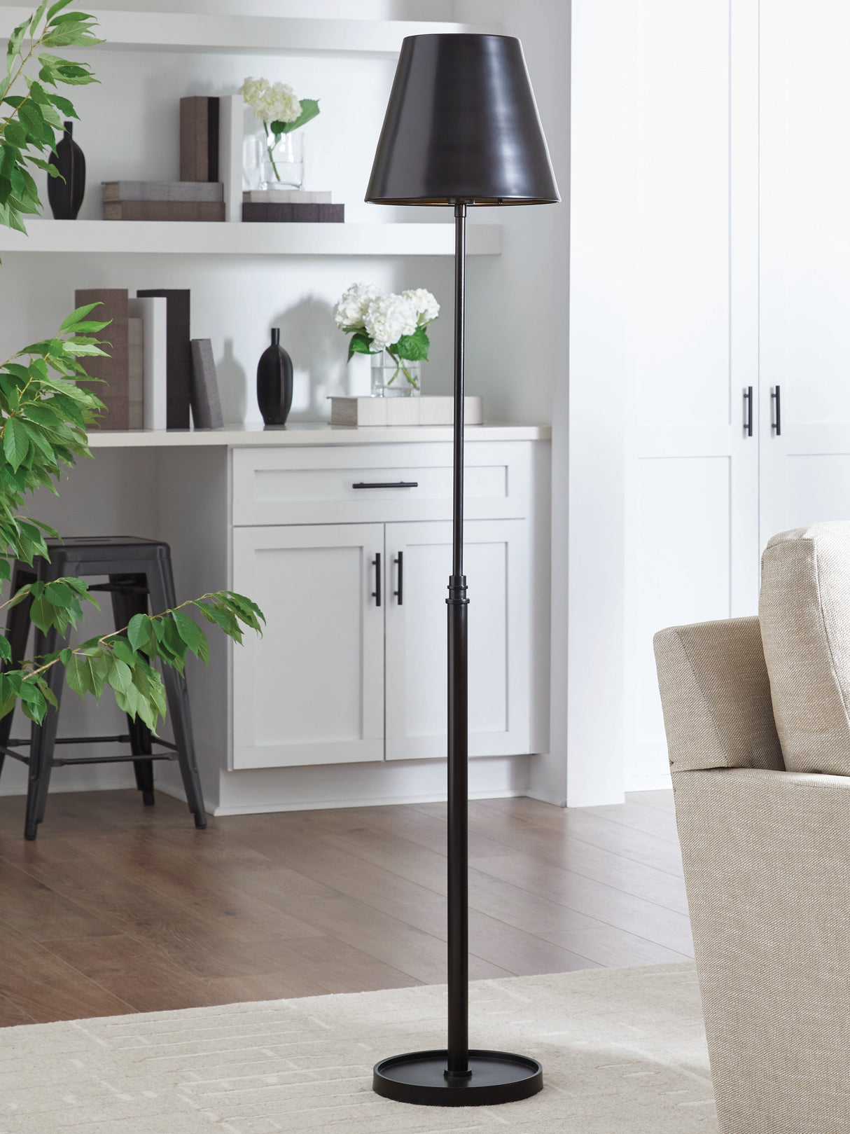 Furniture City Houma - Ashley Furniture - Wimner Lighting - Metal Floor Lamp (1/CN) / Antique Bronze Finish - L208461