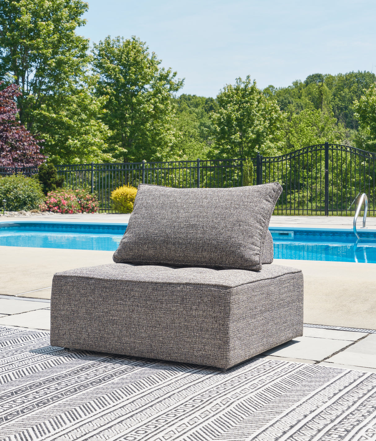 Furniture City Houma - Ashley Furniture - Bree Zee Outdoor Lounge Chair with Cushion - Lounge Chair w/Cushion / Brown - P160-821