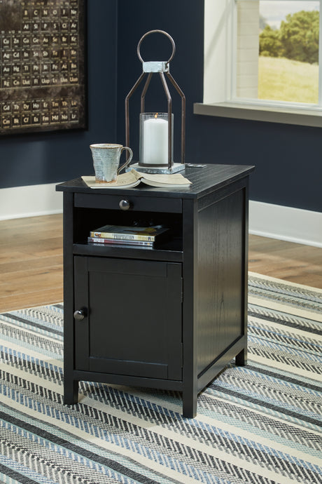 Furniture City Houma - Ashley Furniture - Treytown Chairside End Table - Chair Side End Table / Brown - T300-117