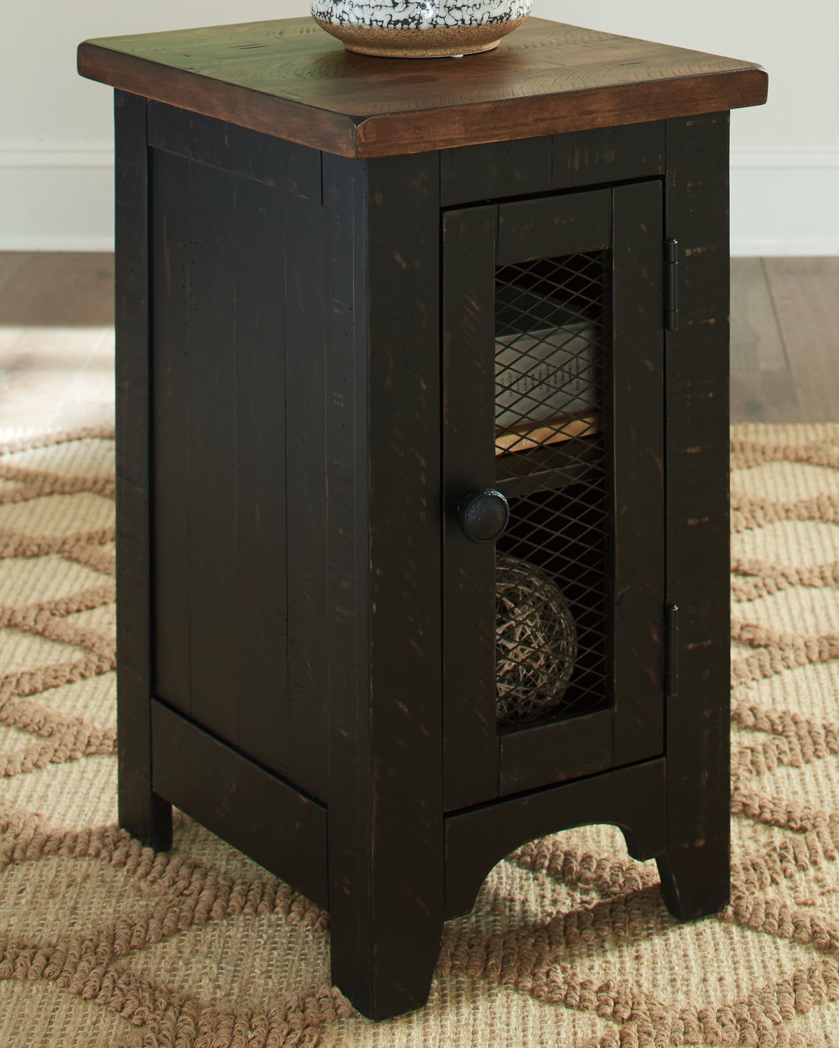 Furniture City Houma - Ashley Furniture - Valebeck Chairside End Table - Chair Side End Table / Black/Brown - T468-7