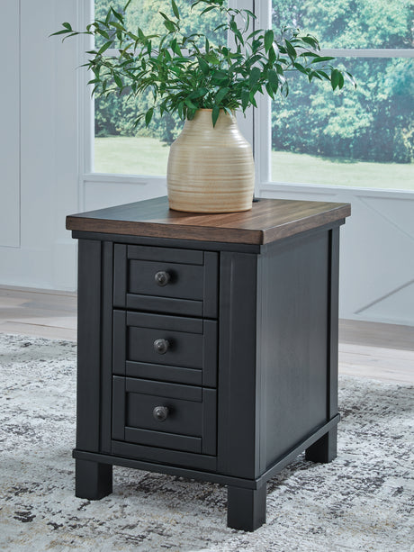 Furniture City Houma - Ashley Furniture - Wildenauer Chairside End Table - Chair Side End Table / Brown/Black - T664-7