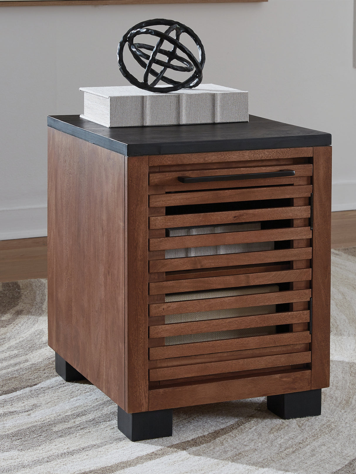Furniture City Houma - Ashley Furniture - Kallari Chairside End Table - Chair Side End Table / Warm Brown/Black - T737-7